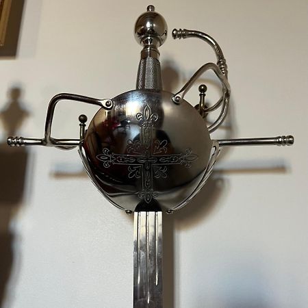 Вилла La Halte Louis XIII Bram Экстерьер фото